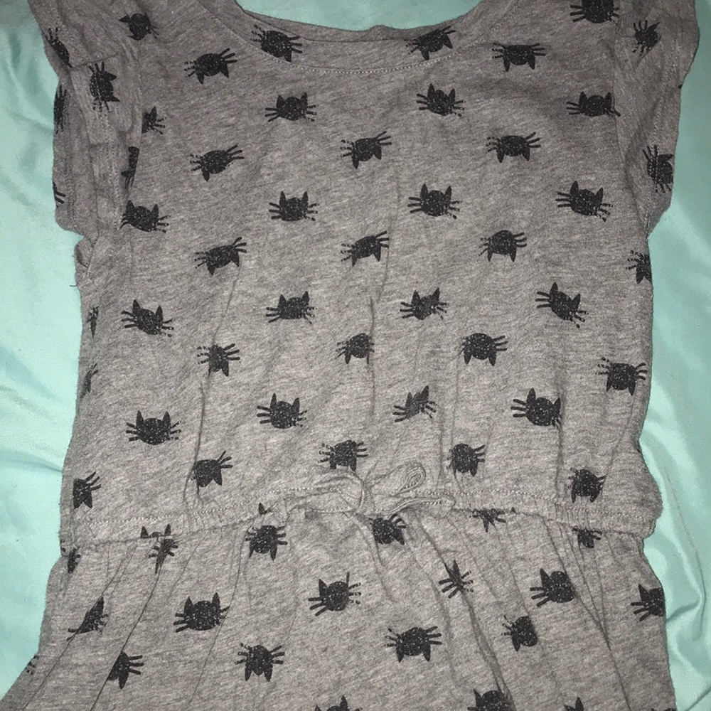 Gray shirt with black cats